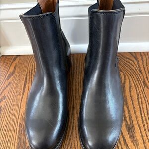 Frye Women’s Sz 7 Black Leather Chelsea Ankle Boots NWOT